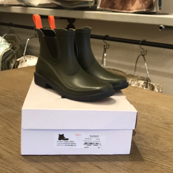 swims rain boots